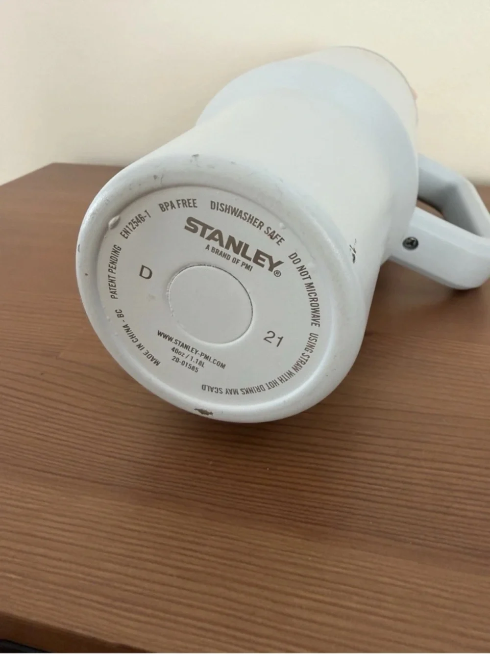 Stanley Cloud color way Travel Tumbler - Picture 3 of 5